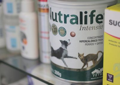 clínica Veterinaria Los Robles - Alimentos de mascotas, Farmacia, Cuidado de animales