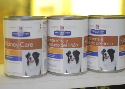 clínica Veterinaria Los Robles - Alimentos de mascotas, Farmacia, Cuidado de animales